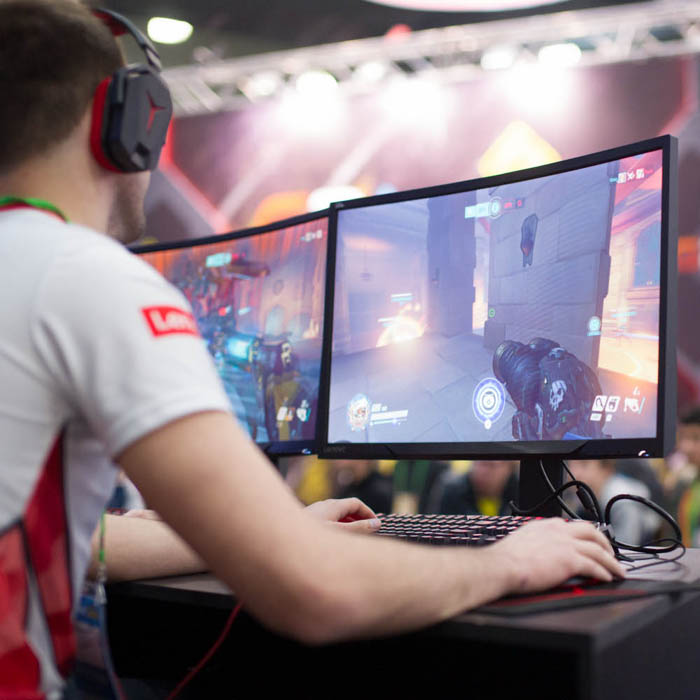 Экспозиция, участники и посетители фото